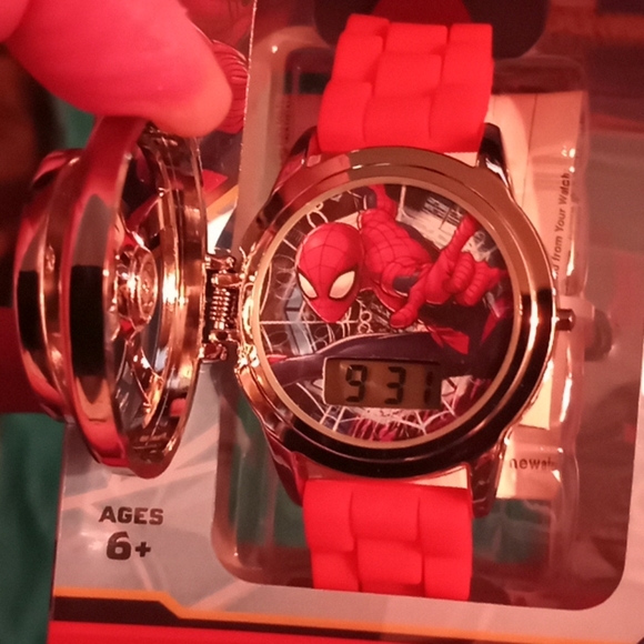SPIDERMAN SPINNER LCD WATCH - Picture 7 of 7